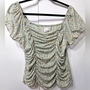 No Boundaries girls Large (11-13) Green shirt